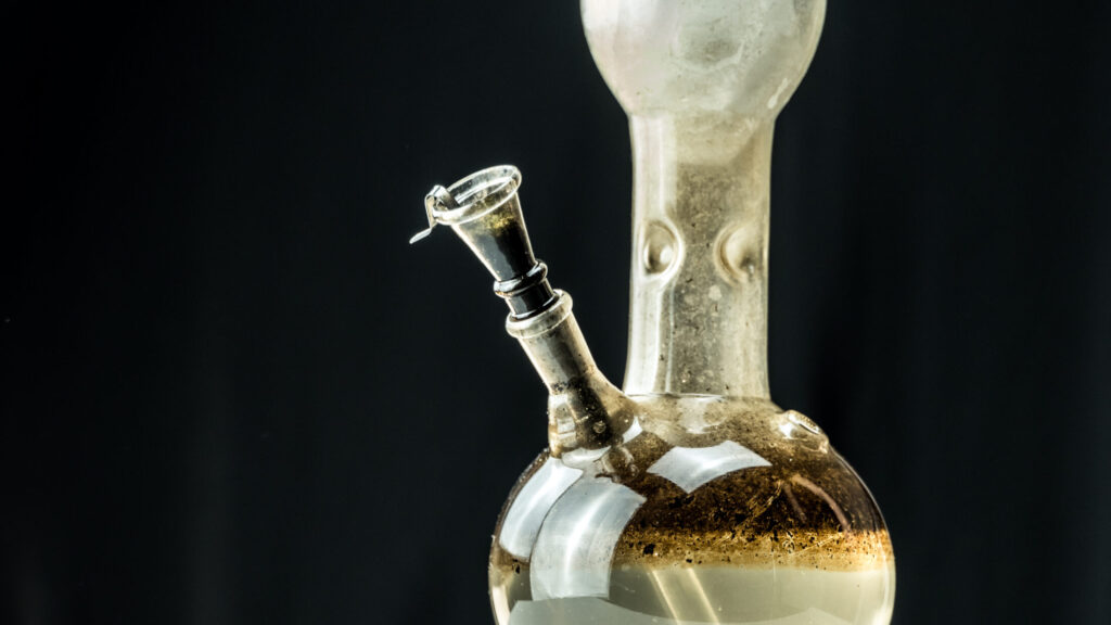 Don’t Let a Dirty Bong Ruin Your Good Weed